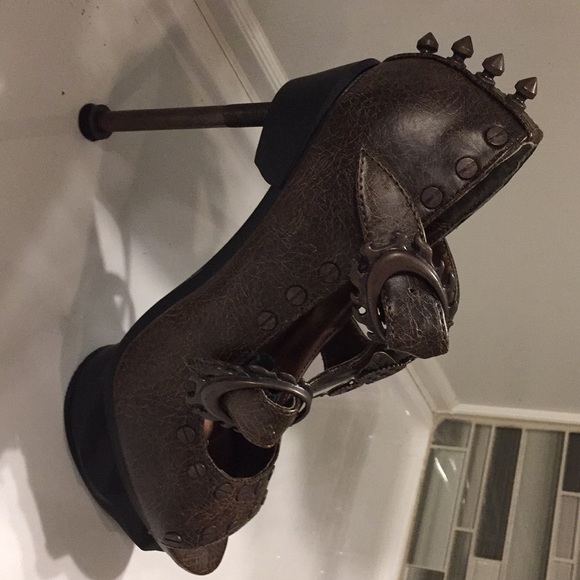 Shoes - Picture 3 of 4